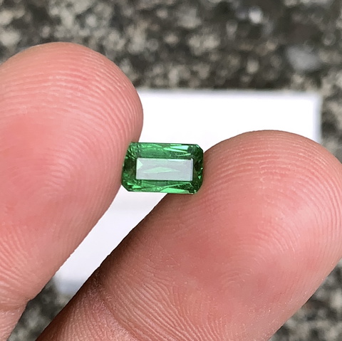 NATURAL VIVID GREEN TSAVORITE GARNET ,1.050 CTs WELL UNHEATED GEM