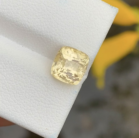 AIG Certified No Heat Yellow Color 3.08 Ct Natural Sapphire from Srilanka